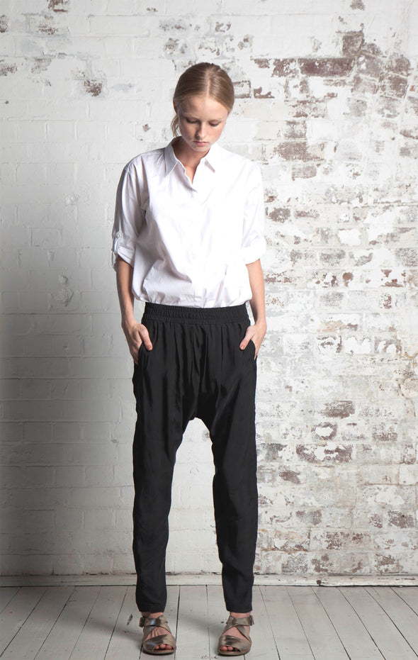 CUPRO WOVEN SLOUCH PANTS - BLACK - Tluxe