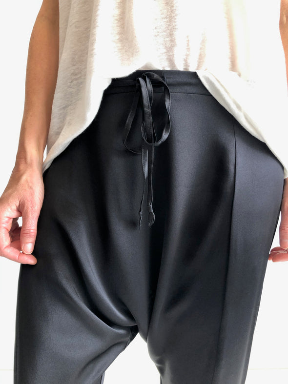 SILK HAREEM PANTS - BLACK - Tluxe