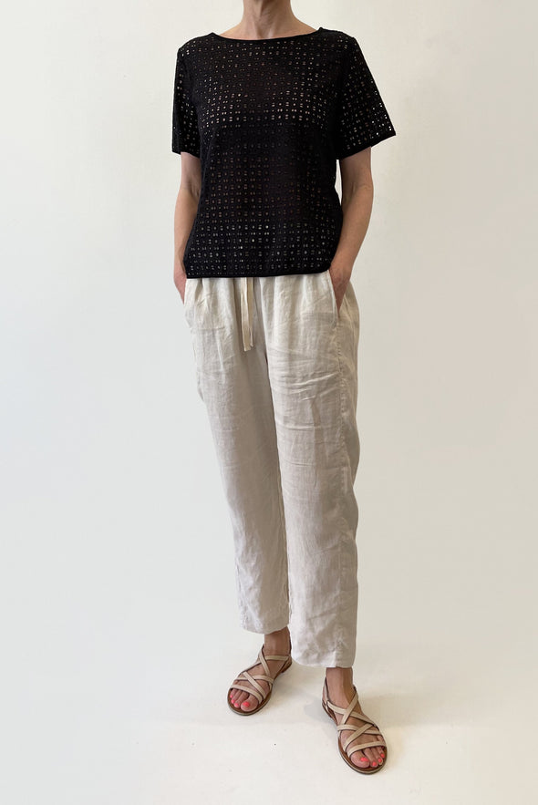 BRODERIE ANGLAISE TOP - BLACK - Tluxe