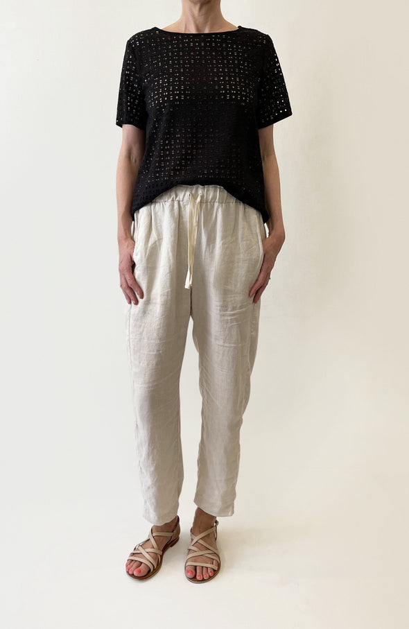 BRODERIE ANGLAISE TOP - BLACK - Tluxe